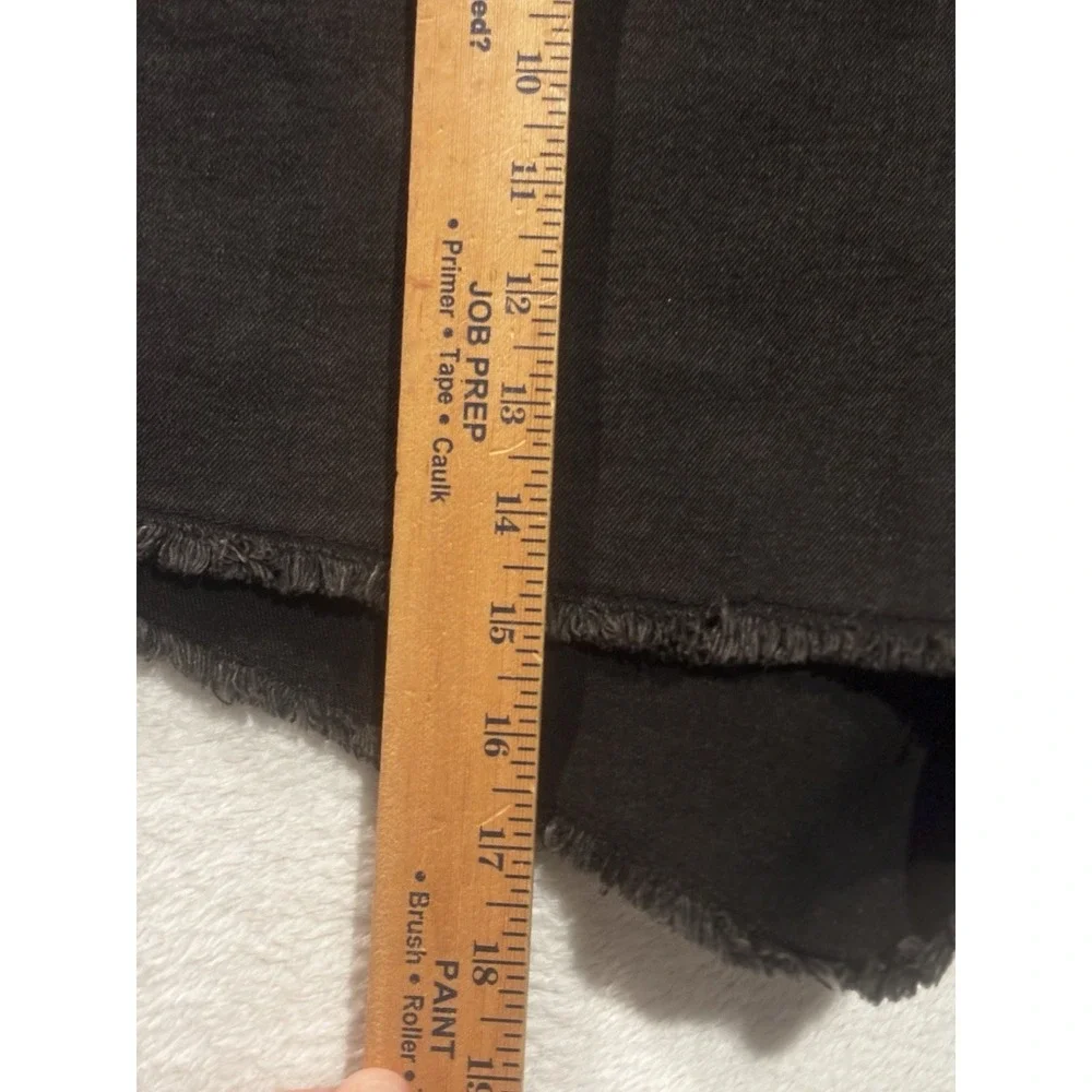 Levi's Signature Women's High-Rise Shorts‎ Heritage 18x34 Black Cutoff Raw Hem